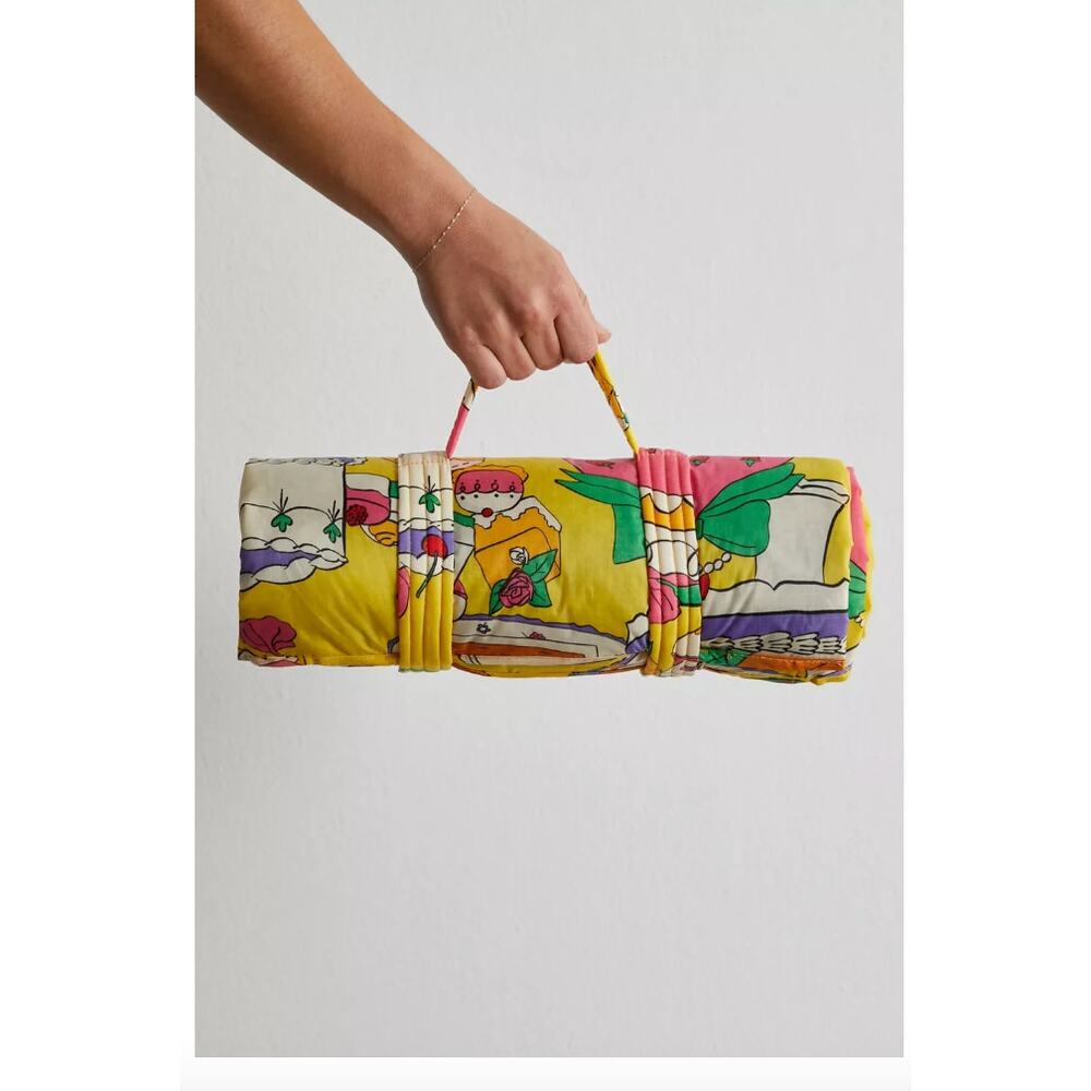 BAGGU Puffy Printed Picnic Blanket Urban Outfitters NEW